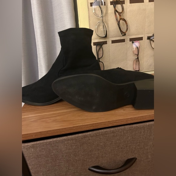 Boot - Picture 4 of 5